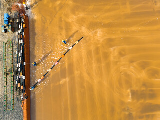 Salt-farm workers produce salt in the salt fields， salt-farm equipment produces salt