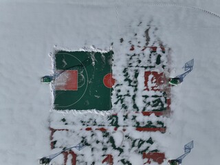 The school's basketball court in winter, the basketball court is covered with snow