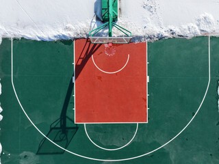 The school's basketball court in winter, the basketball court is covered with snow