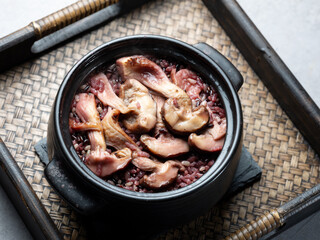Mushroom cauldron rice, Korean food