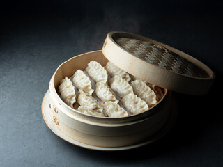 Dumplings in a bamboo steamer