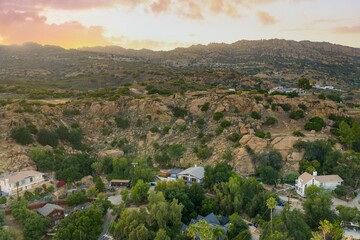 Obraz premium Elegant View Home with Designer Interiors, Panoramic Windows, and Scenic Rolling Hills Vistas