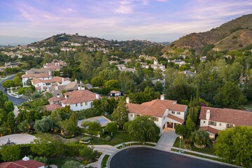 Obraz premium Luxury Mediterranean Estate with Pool, Basketball Court, Gym, and Elegant Custom Interiors