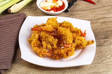 Golden deep prawn tempura wuth sauce