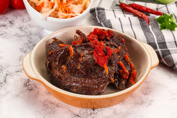 Baked beef cheeks with vegetables