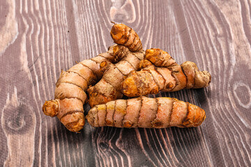 Fresh raw asian tumeric roots