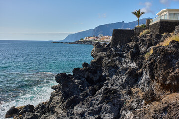Clifftop houses and resorts in Los Gigantes