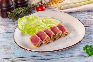Tuna tataki roasted and raw