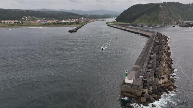Barra de San Esteban en Muros de Nalon, Asturias