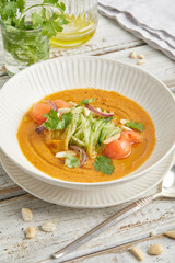 Cold melon and red bell pepper soup