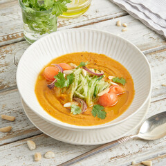 Cold melon and red bell pepper soup