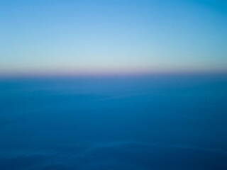 Obraz premium Serene blue horizon aerial view soft cloudscape