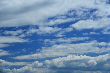 Obraz premium The natural beauty of the ever-changing clouds in the blue sky. Observing the different cloud formations, cumulus, stratocumulus, cumulonimbus, altostratus, cirrus, cirrostratus