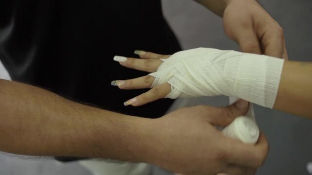 VENDANDO UNA MANO BOX