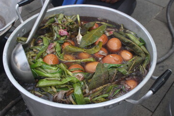 boiled egg with vegetables
