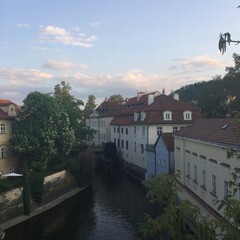 Obraz premium view of the city of prague at sunset
