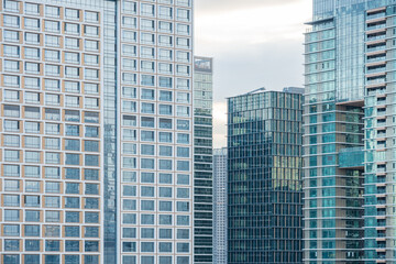 Obraz premium The fa ç ade of high-rise buildings in the city 