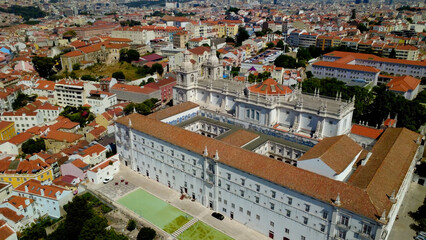 vista aera drone cidade de lisboa, rio tejo
