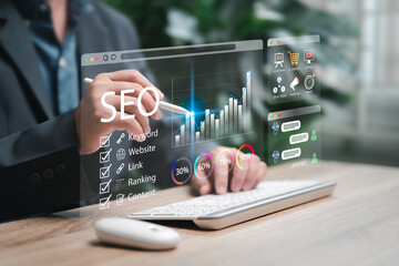 SEO, Search Engine Optimization Concept, Businessman summarize the important topics of the SEO tool...
