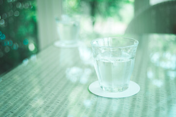涼しげでレトロな雰囲気のお冷,Retro inspired drinks