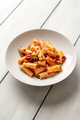 Tortiglioni con ragù di manzo, pasta italiana
