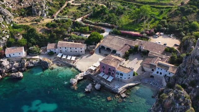 Tonnara di Scopello. 4K. La costa della Sicilia, Italia.
La baia di Scopello, tra Palermo e San Vito Lo Capo. Riserva dello Zingaro. Trapani.