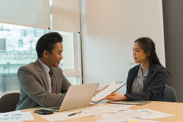 Successful Business Negotiation Between Partners