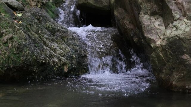 Moola Kona Waterfalls located in Tamil nadu and Andra pradesh border a beautify place to visit in summer. Beautiful flow of water from the hill.
