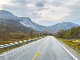 Tranquil drive through norway's vibrant autumn scenery on a picturesque route with breathtaking natural beauty