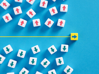 Naklejka premium Yellow cube crossing line between red up and green down arrows