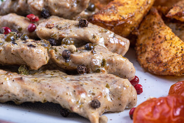 polędwiczki, sos, pieprz, jedzenie, posiłek, obiad, grilla, płyta, wieprzowina, dania, delikatesowy, knajpa, grill, gotowane, papryczka, świeży