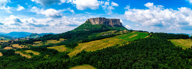 Obraz premium Pietra di Bismantova dal Ginepro