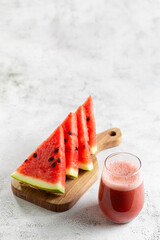 Delicious fresh watermelon juice in glass cup with sliced ​​watermelons.