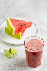 Delicious fresh watermelon juice in glass cup with sliced ​​watermelons.