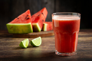 Delicious fresh watermelon juice in glass cup with sliced ​​watermelons.