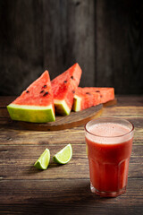 Delicious fresh watermelon juice in glass cup with sliced ​​watermelons.