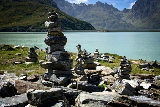 Rocks arranged in a Zen style on a rock usually signify a form of meditation and striving for inner balance. Such compositions, inspired by Japanese Zen gardens, are supposed to promote calm and conce