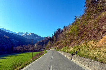Fototapeta premium Die Valserstraße von Ilanz/Glion in Richtung Vals, Graubünden (Schweiz)