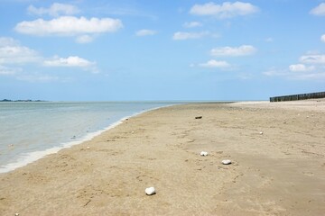 Plage de sable à marée montante en baie de Somme à Le Crotoy