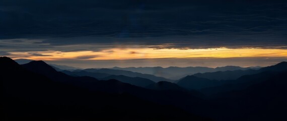 Fototapeta premium Majestic Mountain Silhouette at Dawn
