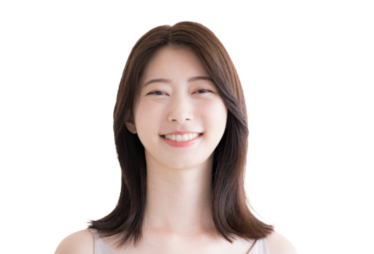 美しい若い女性の素肌感が美しい健康的な笑顔　カメラ目線で元気な表情の背景透明pngの合成素材