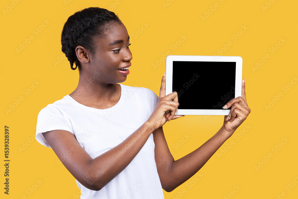 Aufkleber african american woman showing digital tablet with blank computer screen advertising website or appl