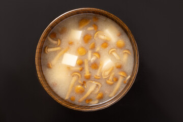 なめこと豆腐の味噌汁