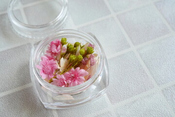 レジン作品の中に入れる用の小さなお花のパーツ
