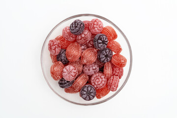 Fruchtbonbons in einer Glasschale