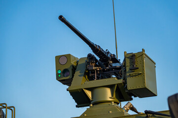 Machine gun mounted on an armored vehicle