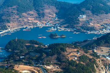Obraz premium high-angle view of the harbor at the island