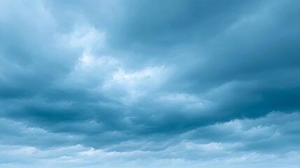 Obraz premium Dramatic cloud formations in a blue sky, showcasing nature's beauty.