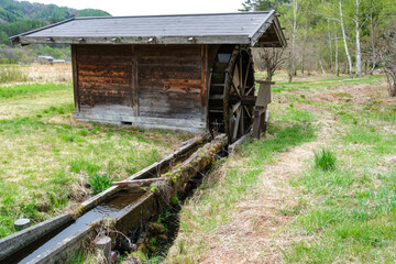 回る水車小屋