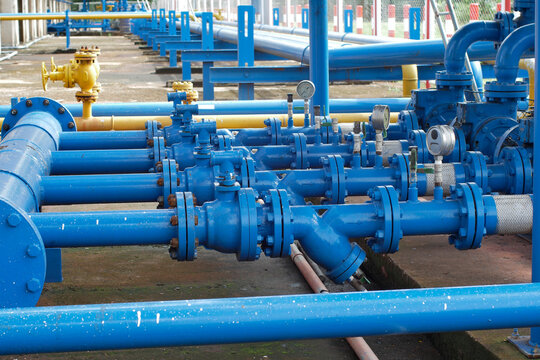 Handling Pressure Systems with Blue Gas Pipes and Valves